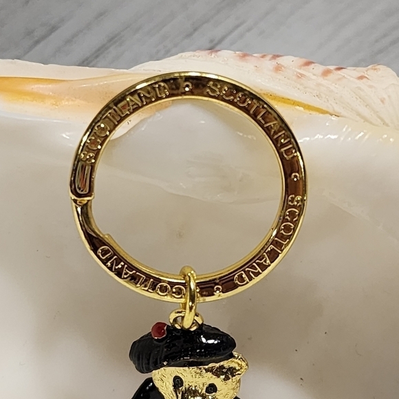 Scotland keychain Scottish bear goldtone enamel wearing hat shirt kilt key chain - Picture 5 of 7